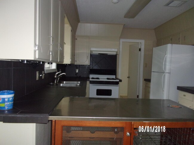 Foto del edificio - 1539 Gordon Dr