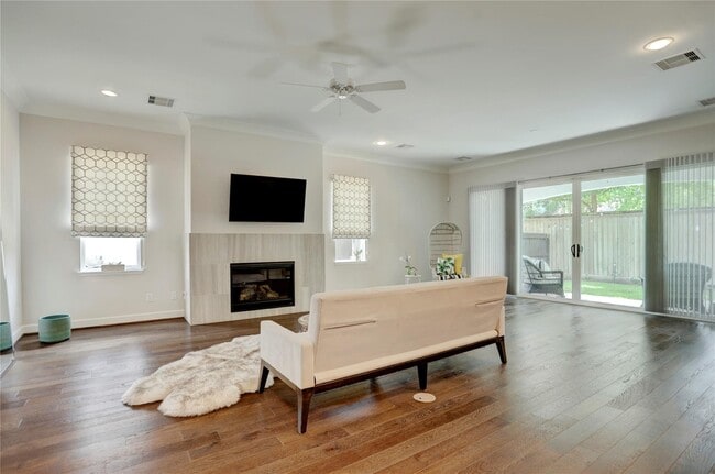 Building Photo - 1715 Maravilla Dr