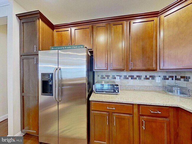 Foto del edificio - 7684 Maple Lawn Blvd