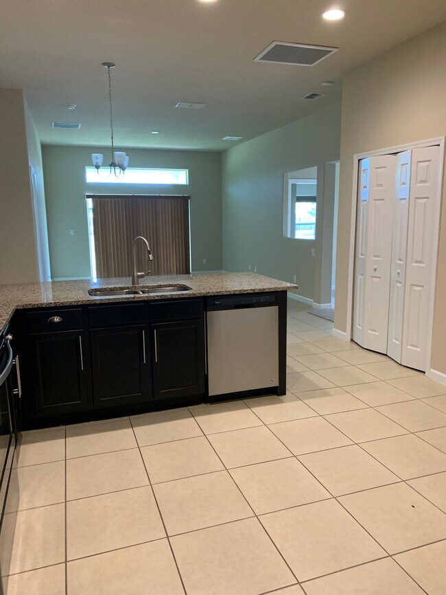 Building Photo - Bay Meadows Lakes Gated Community!!!