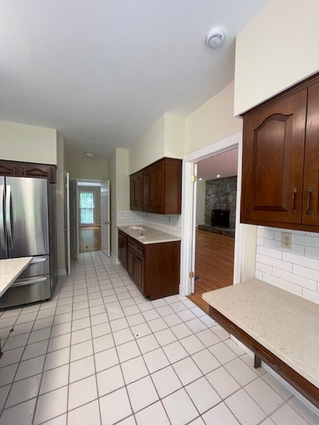 Foto del edificio - Spacious SF home in Potomac