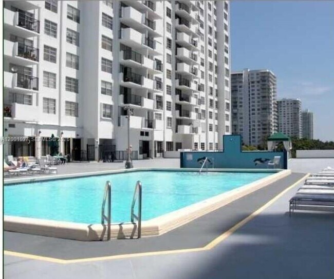 Foto del edificio - 2750 NE 183rd St