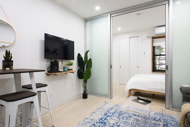 Building Photo - 315 E 78th St