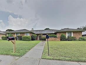 Building Photo - 4726 Berridge Ln
