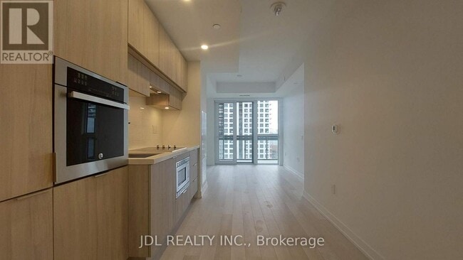 Building Photo - 39 Roehampton Ave