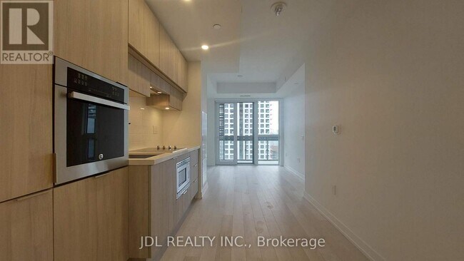 Photo du bâtiment - 39 Roehampton Ave