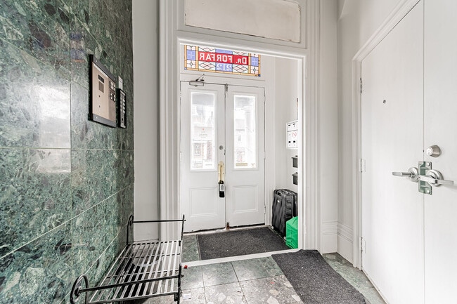 Building Photo - 212 Carlton St.