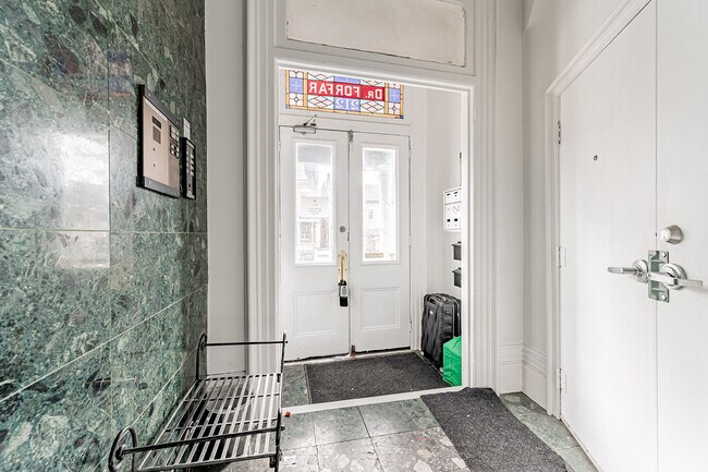 Photo du bâtiment - 212 Carlton St.