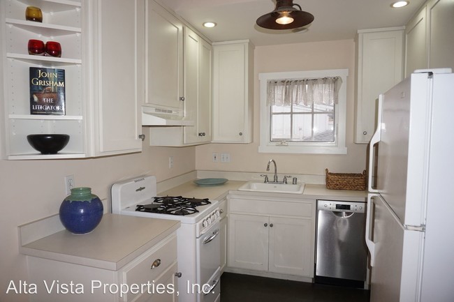 Building Photo - 6523 Vista del Mar Ave