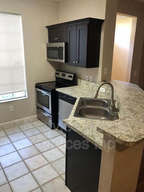 Building Photo - 13703 Richmond Park Dr N