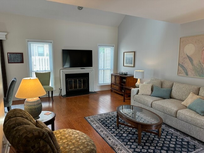 Building Photo - 616 Barlin Dr