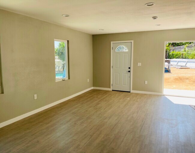 Building Photo - 1176 Flamingo Ave