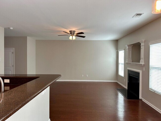 Foto del edificio - 450 Delmont Dr