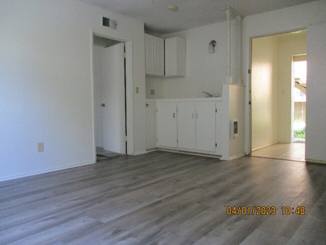 Building Photo - 207 W Mariposa