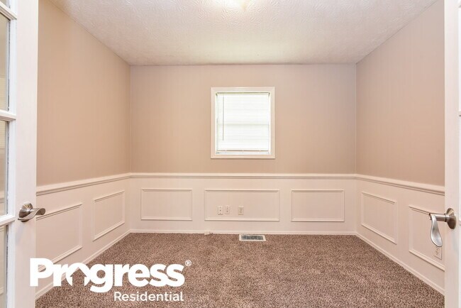 Building Photo - 160 Swan Lake Dr