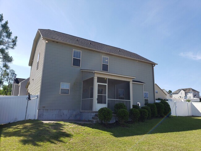 Foto del edificio - Fenced Back Yard, Screened Back Patio, Lexington Plantation!