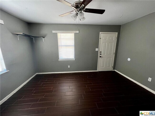 Building Photo - 503 San Saba St