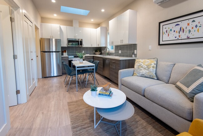 Interior Photo - 678 Bellflower