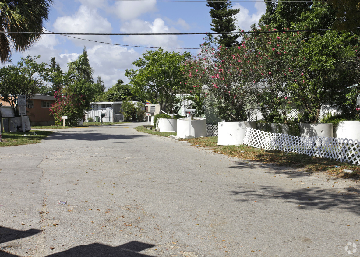 Building Photo - Biscayne Breeze Mobile Park