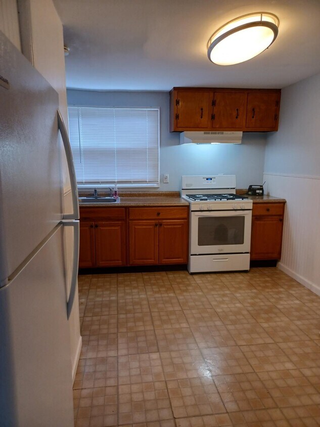 Kitchen - 201 Aquahart Rd