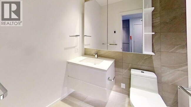 Photo du bâtiment - 6788 Minoru Blvd