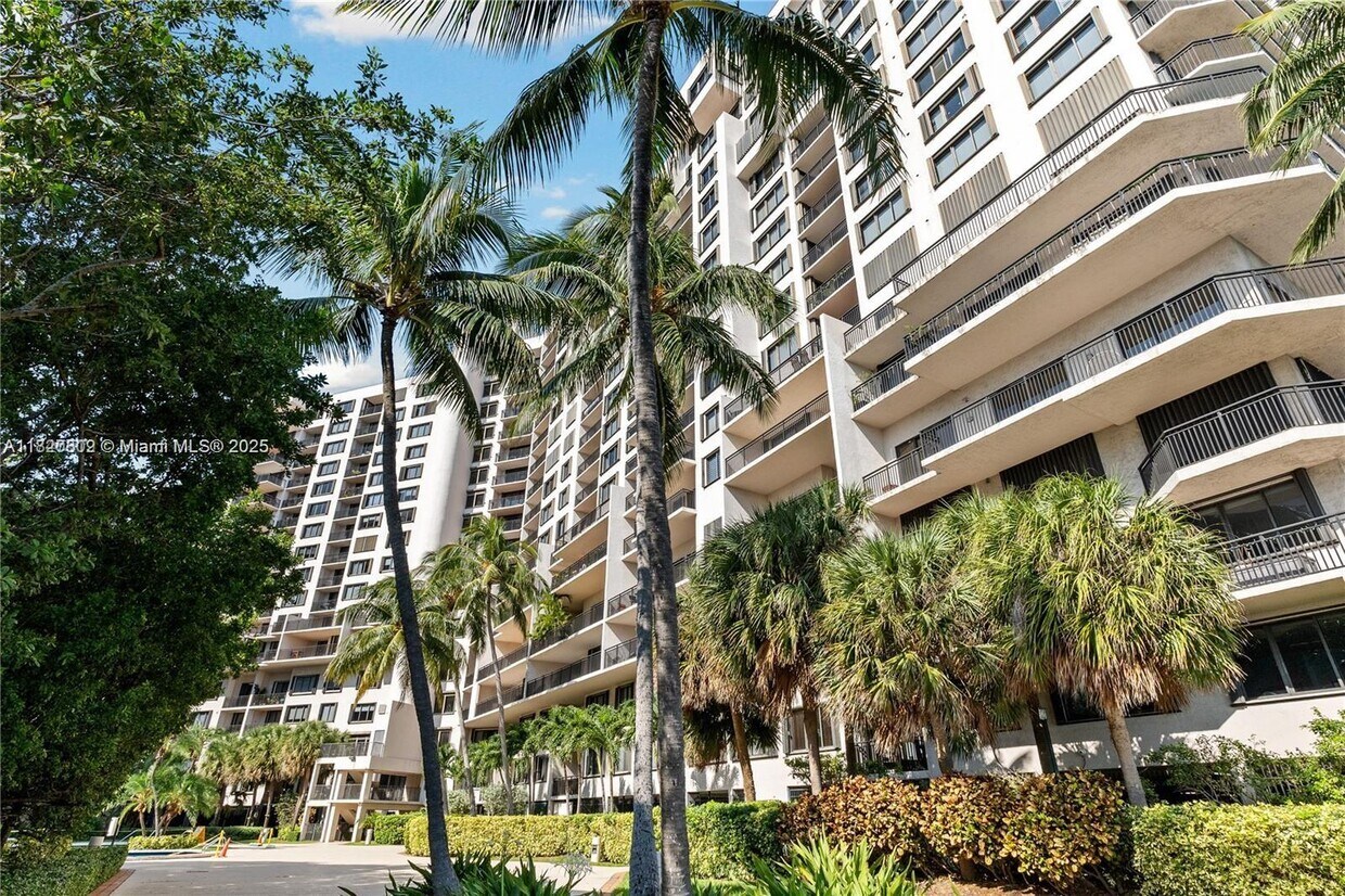 Foto principal - 540 Brickell Key Dr