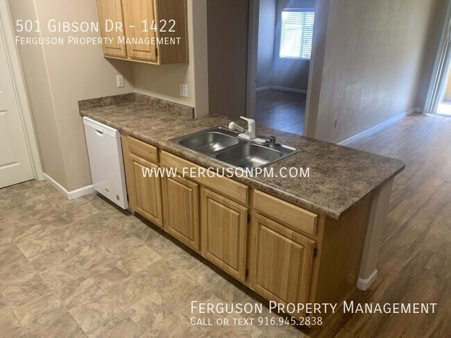 Building Photo - Fantastic Two Bedroom Condo with Detached ...