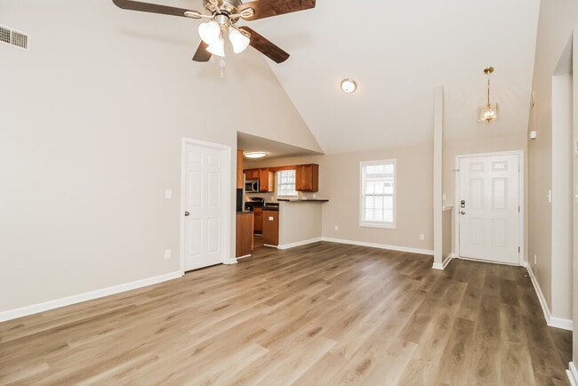 Building Photo - 1050 Abercorn Way