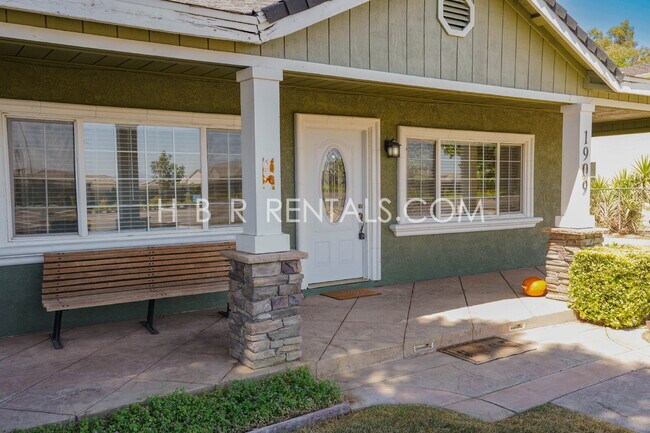 Foto del edificio - Charming 3-Bedroom Haven with 2 Full Baths...