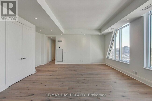 Building Photo - 151-1151 Avenue Rd