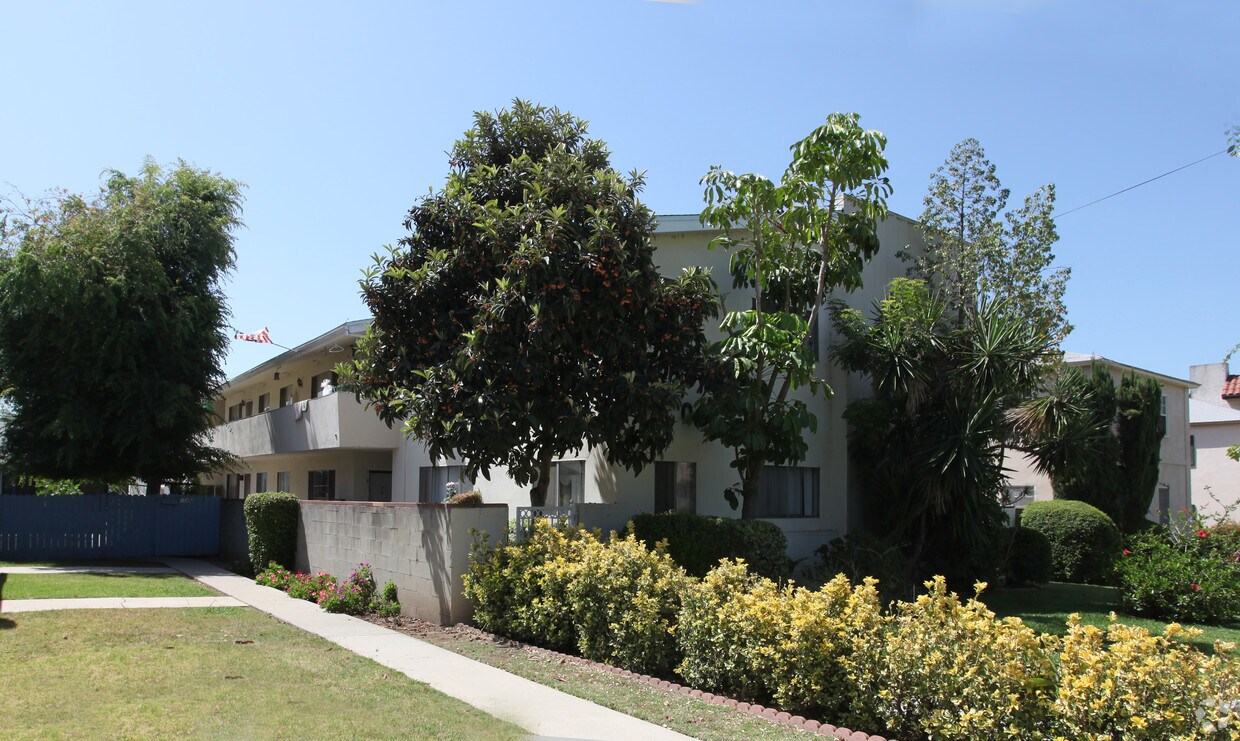 Primary Photo - 1040 Elm Ave