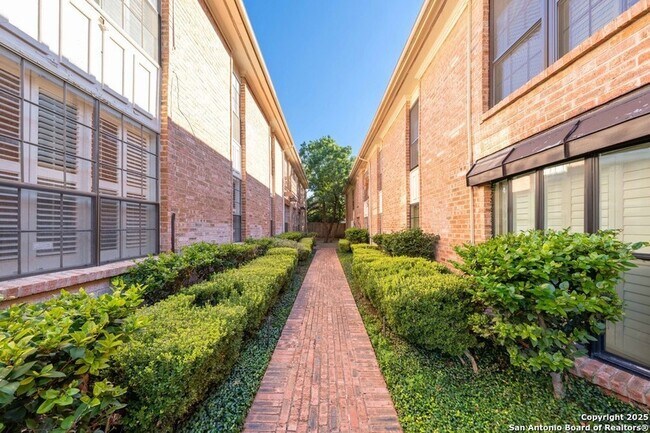 Foto del edificio - 7815 Broadway St