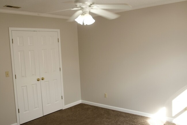 Foto del edificio - 92 Akron Ave