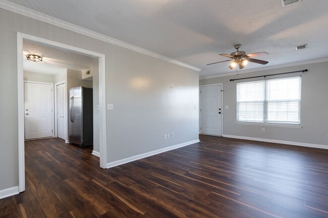 Building Photo - Spacious 3 Bedroom Home – Move-In Ready!