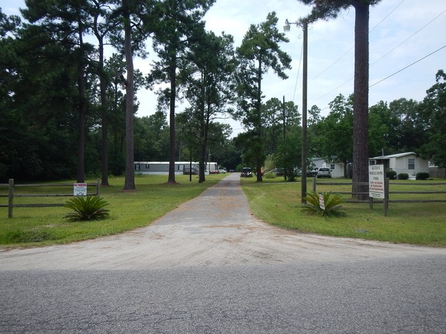 Park Entrance - 233 Frankie Ln