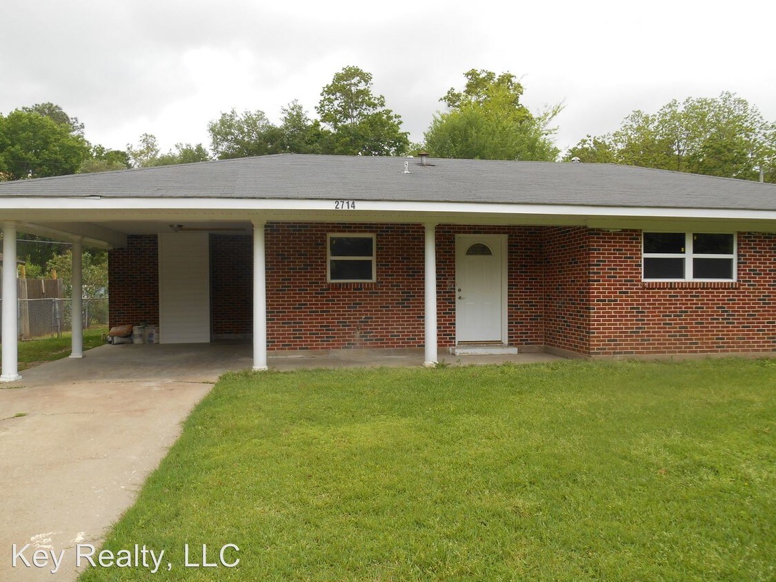 Primary Photo - 3 br, 1 bath House - 2714 Woodlawn Dr.