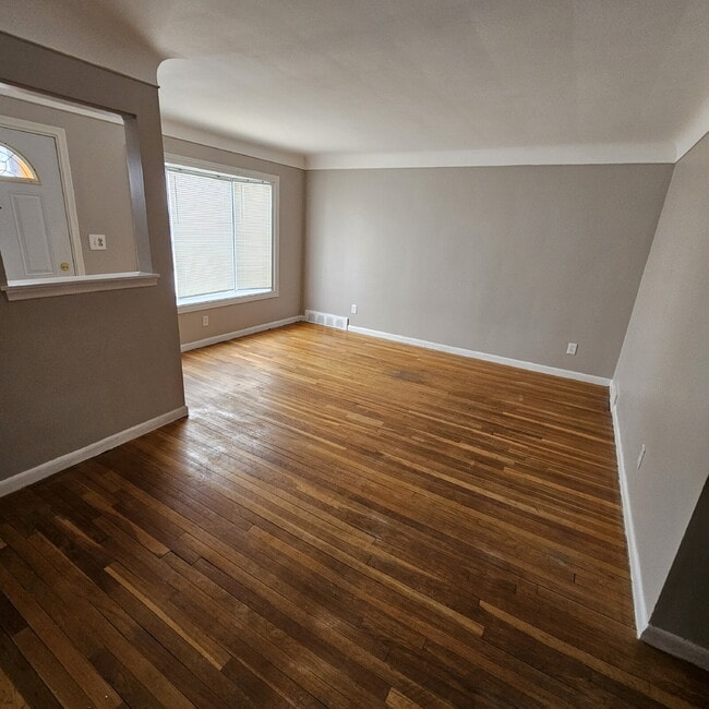 Building Photo - 3BR / 2BA Home in St. Clair Shores w/ Finished Basement, 3-Season Room & 2-Car Garage