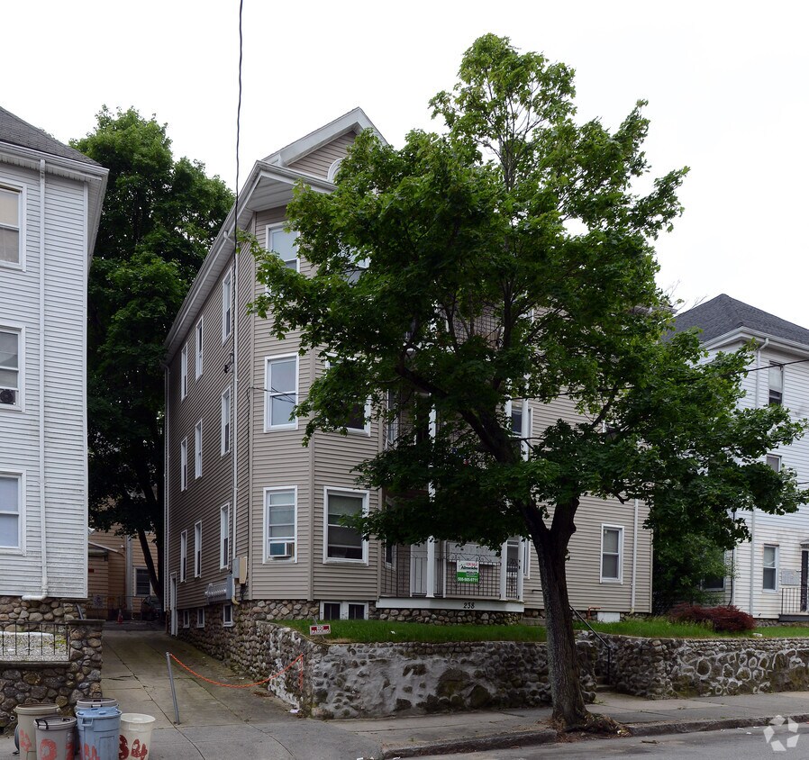 Building Photo - 238 Davis St