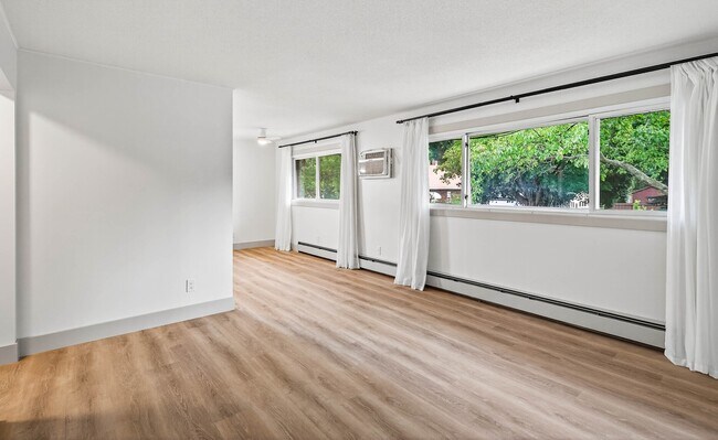 Building Photo - 135 16th Ave NE