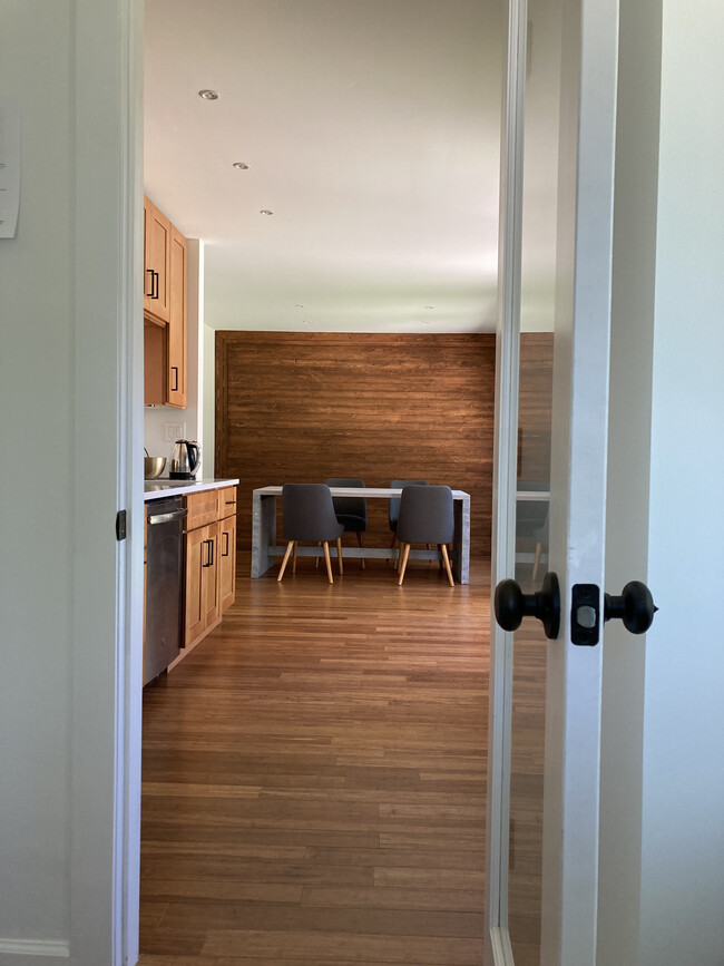 Foto del edificio - 6820 Red Wing Dr