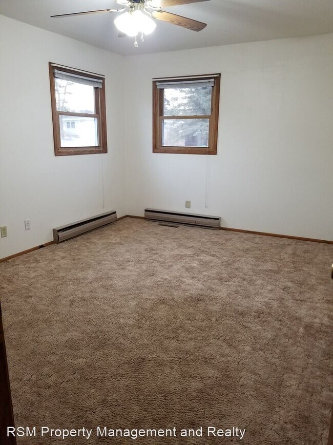 Building Photo - 518-518 Linde Ln