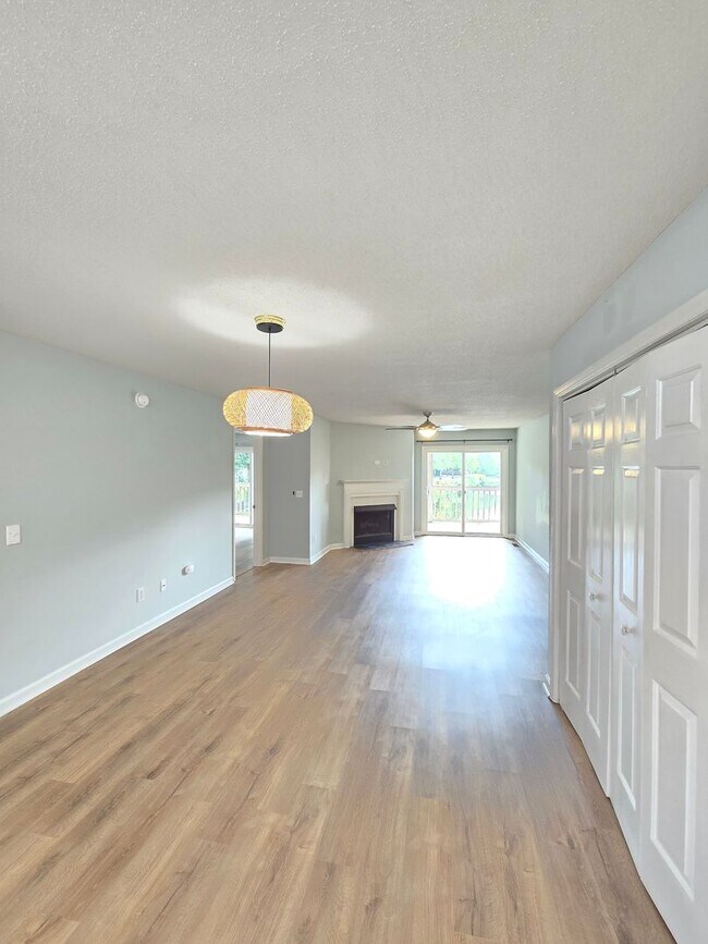 Building Photo - LAKESIDE VILLAGE - minutes to Wrightsville...