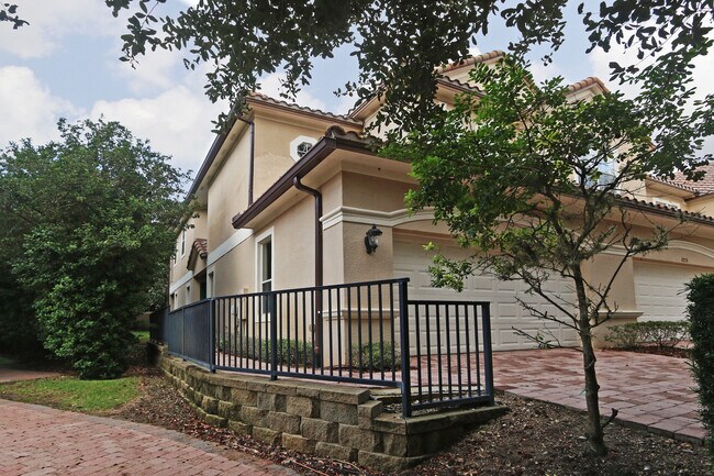 Building Photo - 8225 Tivoli Dr