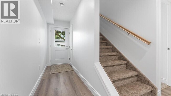 Photo du bâtiment - 24B BALFOUR Street Unit# Main