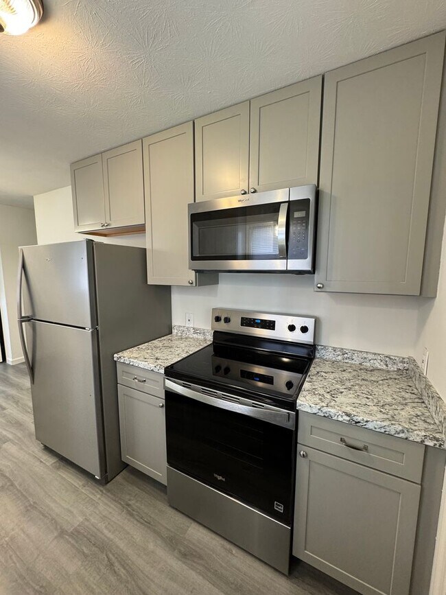 Building Photo - Single Family Home for Rent in Dayton