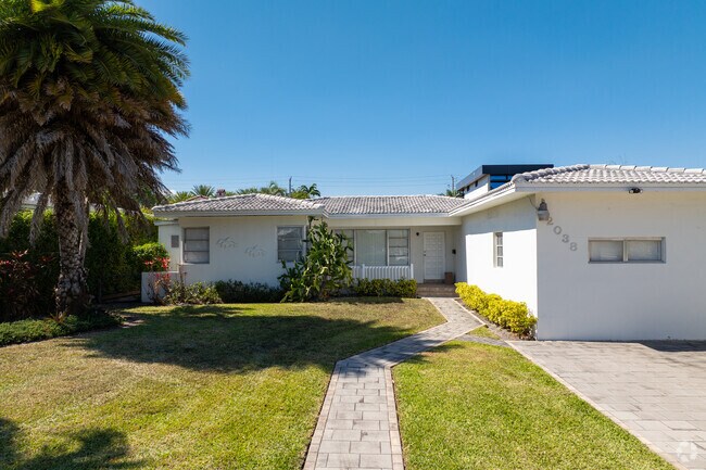 Building Photo - 2038 Alton Rd