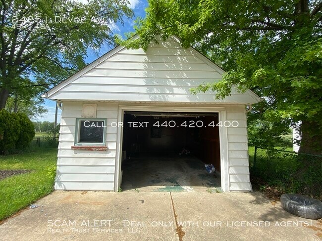 Building Photo - 24251 Devoe Ave
