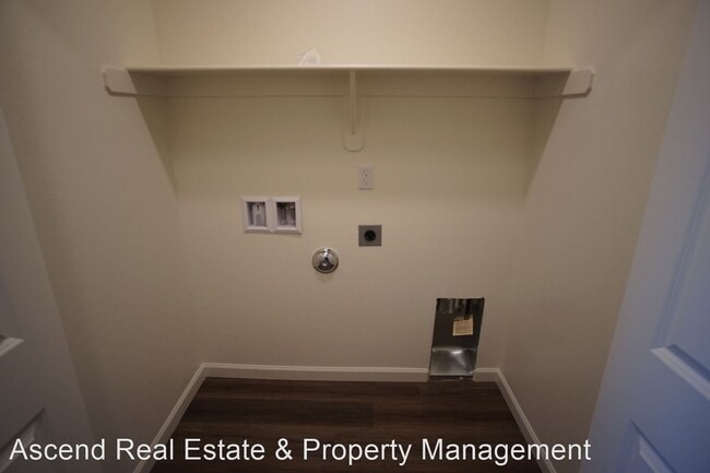 Building Photo - 4 br, 2 bath House - 6021 Versace Ave