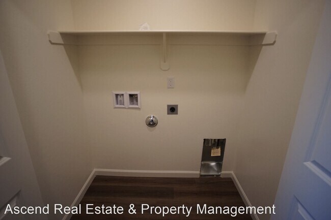 Foto del edificio - 4 br, 2 bath House - 6021 Versace Ave