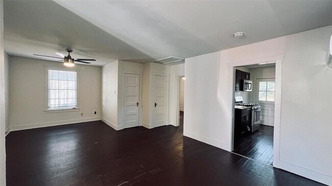 Foto del edificio - 1625 W 12th St